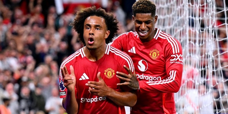 Zirkzee sớm cho thấy sự hòa nhập trên hàng công Quỷ Đỏ